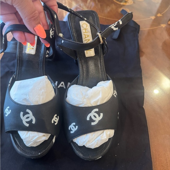 CC printed block heel sandals Sz 41. Fits 9.5 - Picture 12 of 16